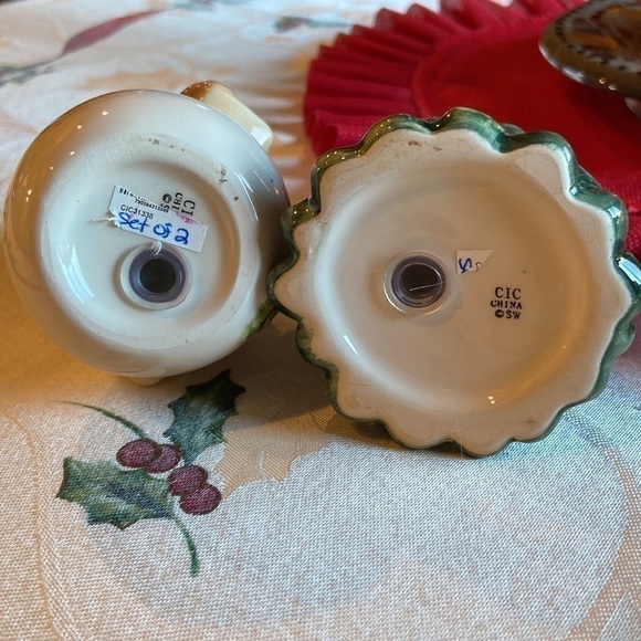 Ceramic Christmas Salt and Pepper Shakers Christmas Tree and Snowman - Picture 6 of 6